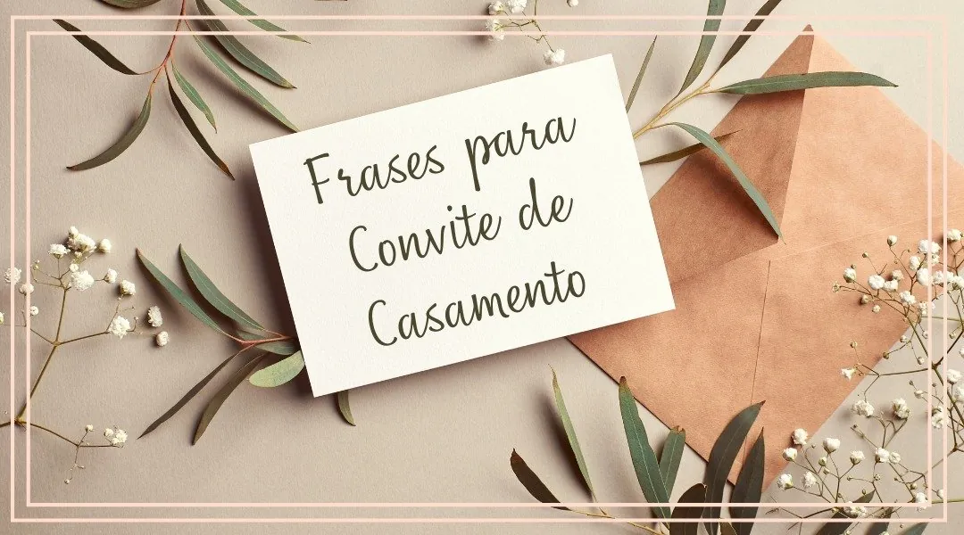Cartão de convite de casamento rodeado de ramos de eucalipto e flores em fundo pastel