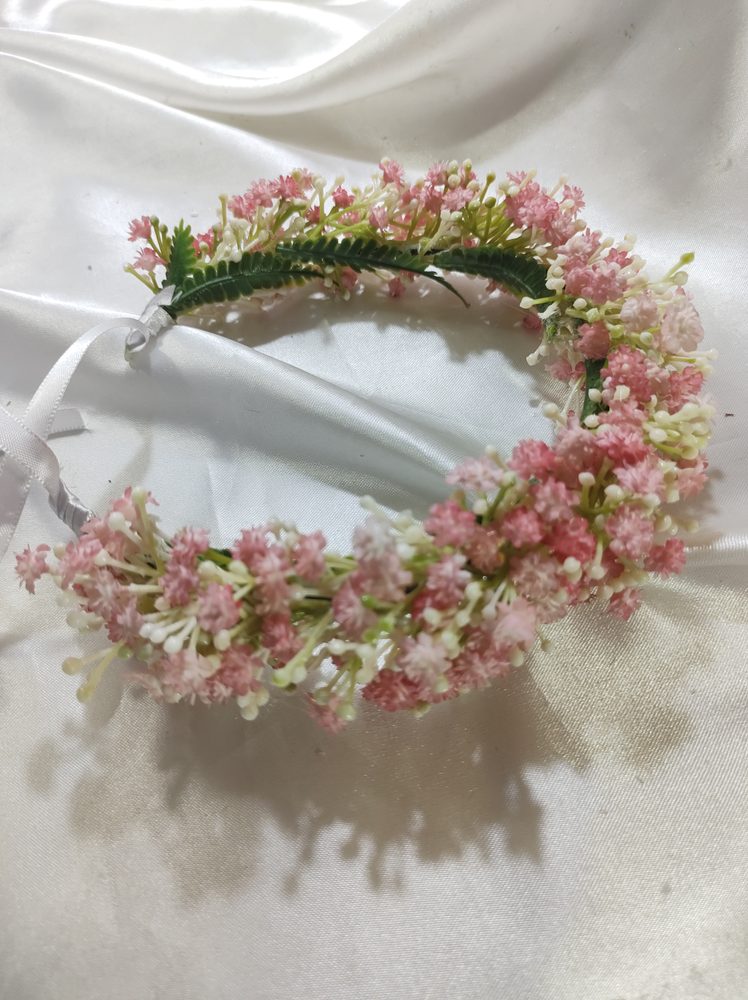 Coroa de flores rosa e branca para noiva